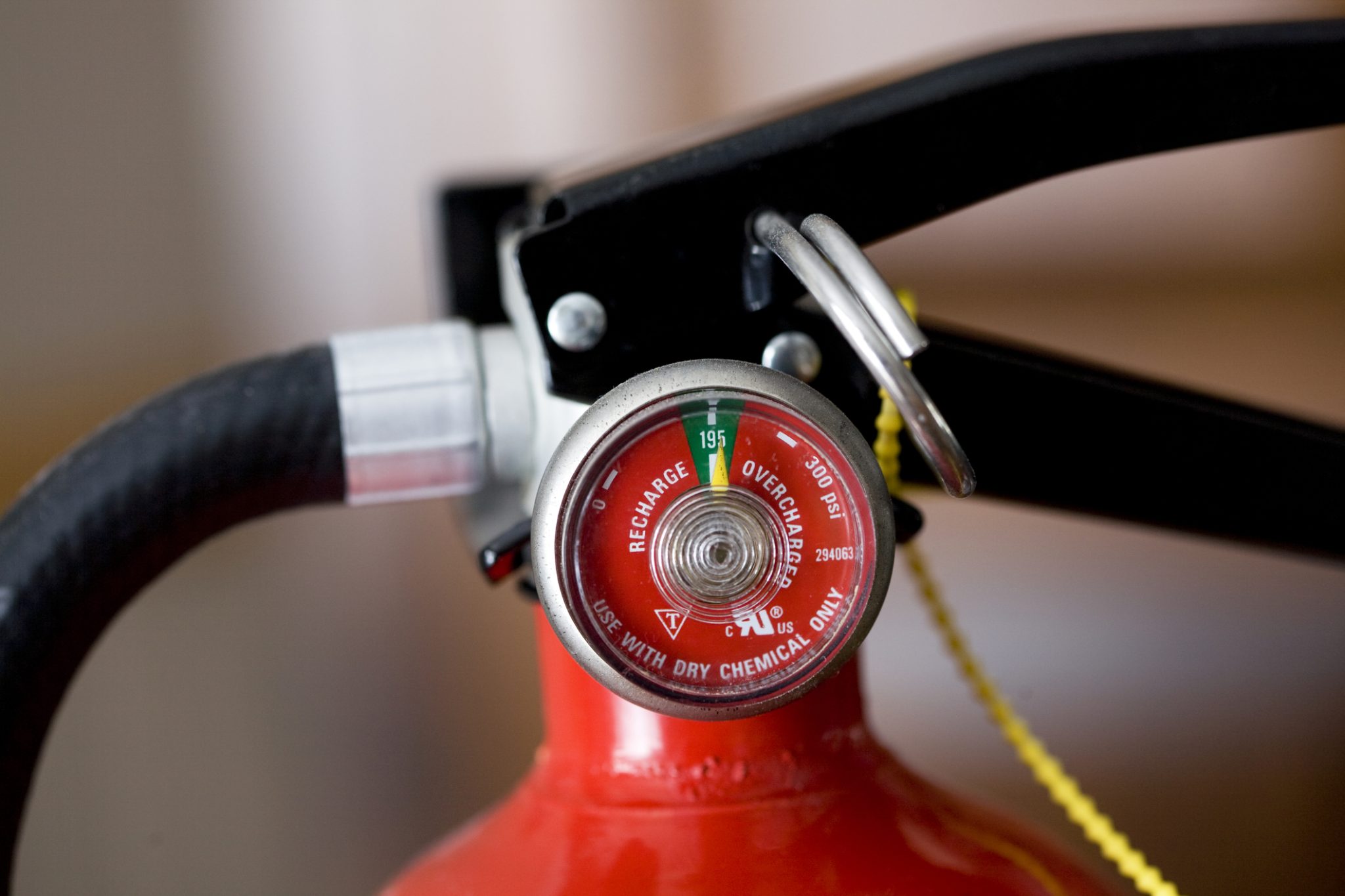 fire-extinguisher-pressure-gauge-14340904