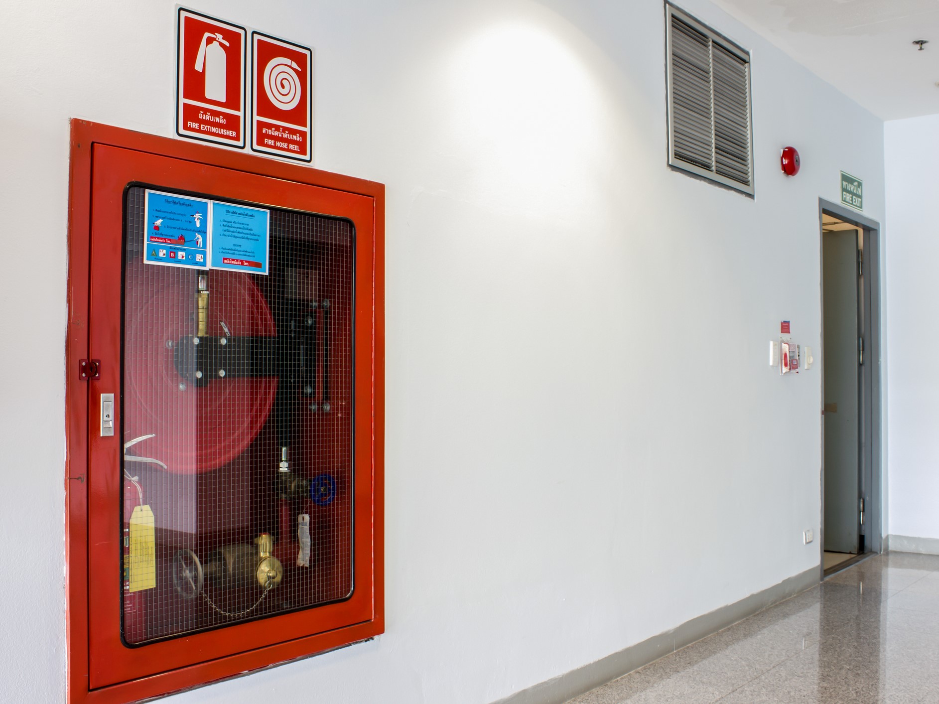 fire-extinguishers-32361212