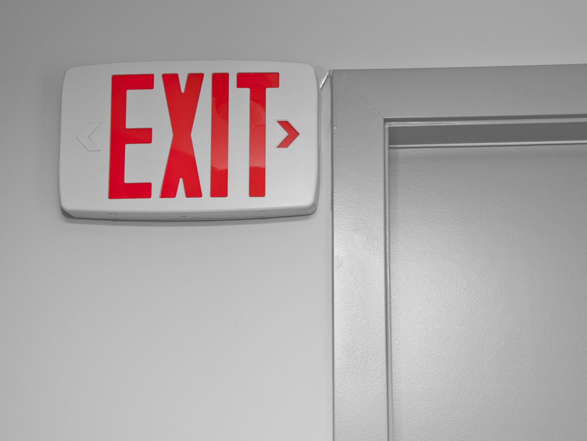 macro-exit-sign-17736388